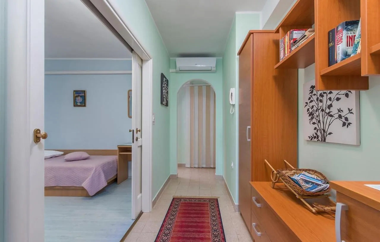Apartment Complex Silvia