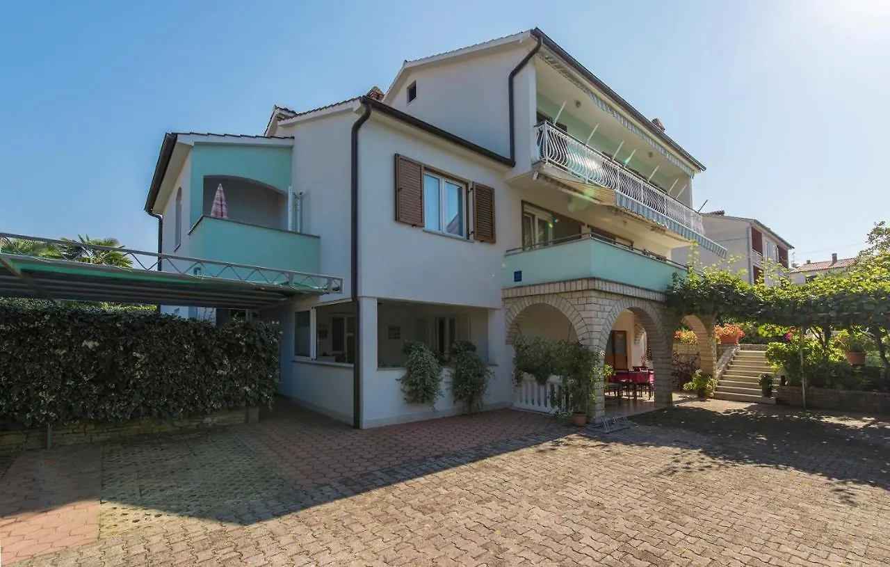 Apartment Complex Silvia 波雷奇 3*,
